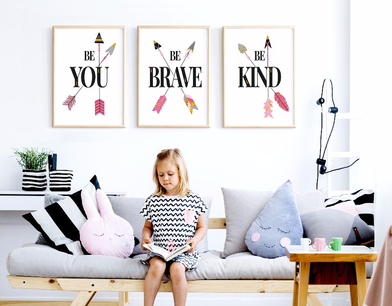 3-set-frames-near-sofa-pink_BOHO-flowers-and-arrows